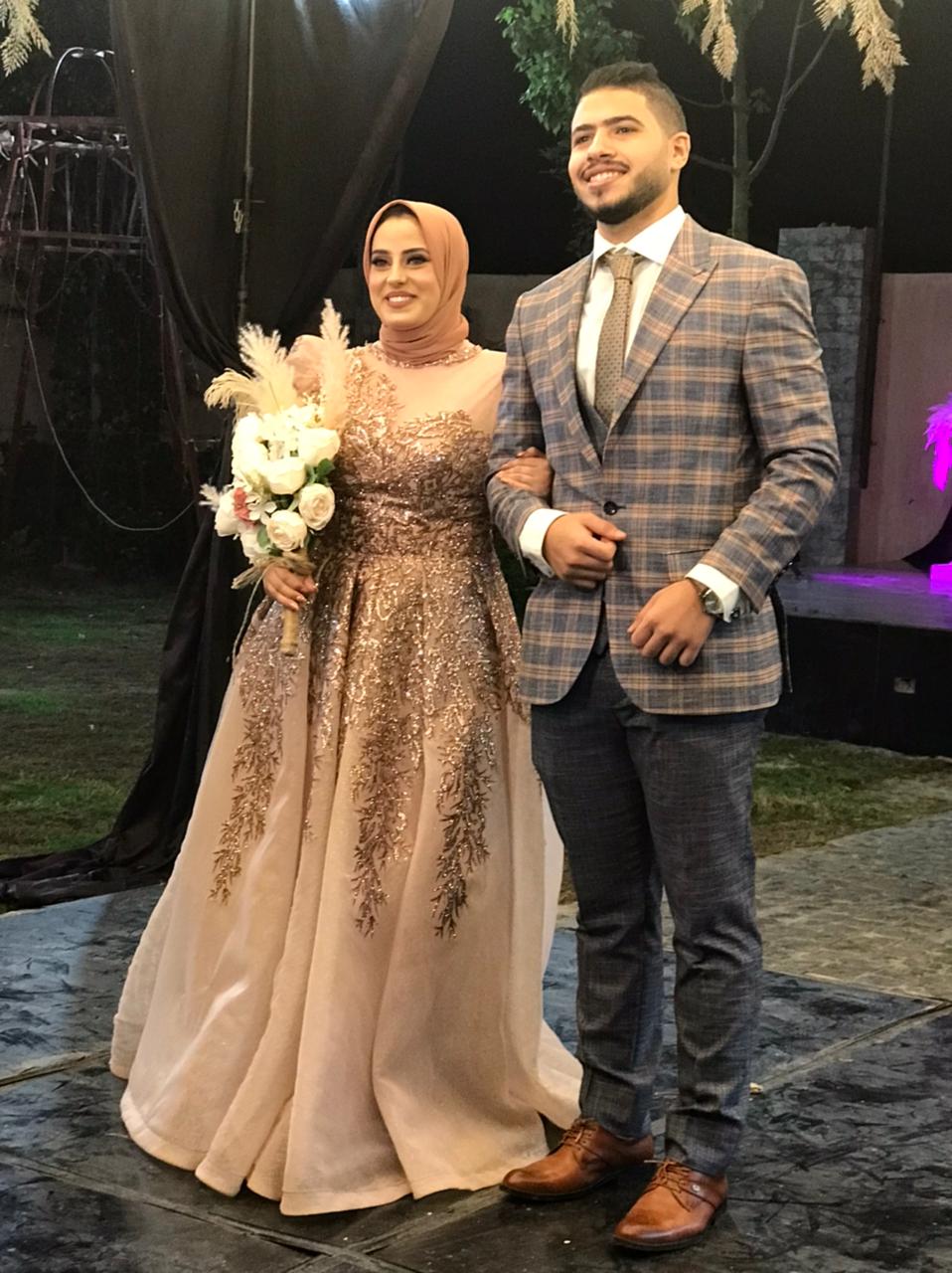 خطوبة سعيدة