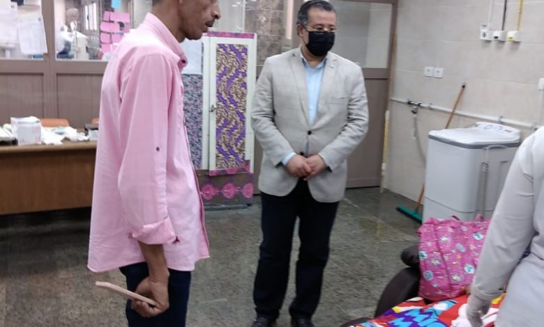 Photo of المدير التنفيذي لمستشفيات جامعة بنها يتفقد وحدات الكلى الصناعى