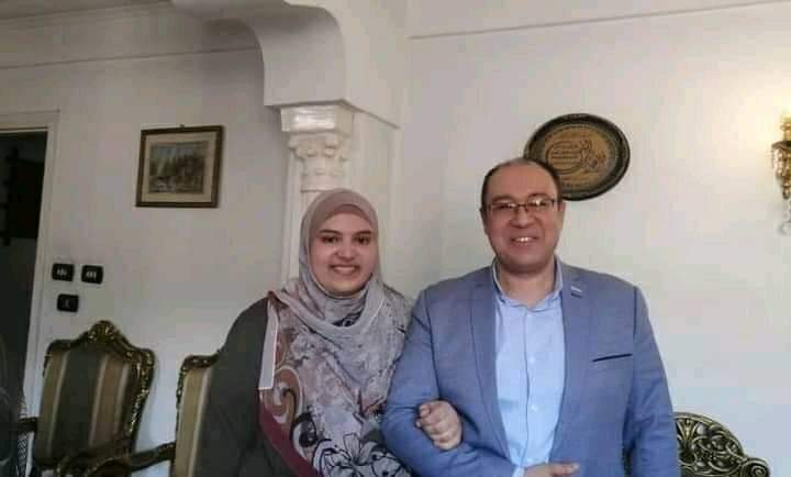 قالت " ياسمين وليد النجار " الثالثة على مستوى الجمهورية في الثانوية العامة ، والمركز الأول في مركز ديرب نجم الشرقية، الحاصلة على 402 درجة بنسبة 98.05%: مقولة " عليه المرء أن يسعى وليس عليه إدراك النجاح هذا سر نجاحها في الثانوية العامة وحصولها على المركز الثالث وكان التوفيق من عند الله مع السعي والاجتهاد. كانت " ياسمين " نائمة أثناء المؤتمر الصحفي الذي كان يبث على الهواء للإعلان عن الأوائل على مستوى الجمهورية وفور سماع أهلها بإسم ياسمين قاموا بإيقاظها وابلاغها بوصولها وحصولها على المركز الثالث وحينها التف أهلها حولها حامدين الله على ما ءاتاهم وأن الله قر أعينهم بحصول إبنتهم على مكانة مرموقة لتسجل اسمها بين صفوف الأوائل. والجدير بالذكر أن " ياسمين " إبنة الدكتور وليد محمد النجار " أستاذ مساعد نساء وتوليد كلية الطب البشري جامعة الزقازيق ووالدتها " أستاذة مساعد فسيولوجي في جامعة الزقازيق الحاصلة على المركز السابع في الثانوية العامة في السنوات السابقة وأن ثمرة نجاحهم تشكلت في ياسمين لتكمل ما مسيرة والديها. أشارت ياسمين بالشكر والعرفان والإمتنان إلى الله أولاً ثم القائمين على تعليمها في المرحلة الثانوية مانحة لهم ثمرة مجهودها في هذه المرحلة ووالديها الذين عملوا على توفير الجو المناسب لدراستها وحرصهم على تحقيق راحتها أولاً