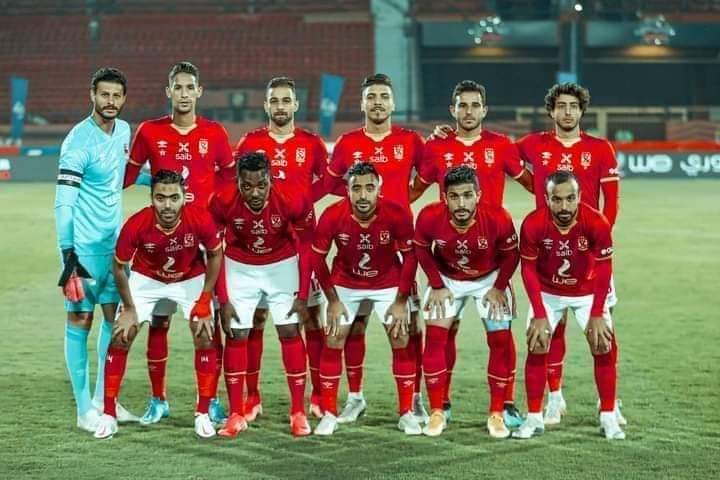 أعلن الأفريقي بيتسو موسيماني المدير الفني للنادي الأهلي، عن تشكيلة فريقه أمام نظيره نادي طلائع الجيش في الجولة ال31، ليسعى موسيماني الفوز في المباراة من أجل مواصلة انتصاراته على قمة الدوري، لينافس نظيره نادي الزمالك على صدارة الدوري من أجل العودة للصدارة. ويحتل الأهلي المركز الثاني من جدول الدوري الممتاز برصيد 68 نقطة ويسعي لتحقيق النقطة رقم 72 ليبقي فارق نقطتين على متصدر الدوري نادي الزمالك المتصدر برصيد 70 نقطة. جاءت تشكيل الفريق كلاً من:- في حراسة المرمي: محمد الشناوي. خط الدفاع. علي معلول، أحمد ياسر ريان، أيمن أشرف، أكرم توفيق. خط الوسط. اليو ديانج، حسين الشحات، ، حسن الشحات، خط الهجوم: والتر بواليا، محمود كهربا، محمد مجدي قفشة حيث يجلس على دكة البدلاء للفريق. محمود وحيد، احمد رمضان، رامي ربيعه، علي لطفي، صلاح محسن، طاهر محمد طاهر، جونيور أجاي، محمد هاني.
