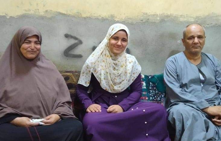 Photo of الحاصلة على المركز السابع فى الثانوية الأزهرية” أدين بالفضل بعد الله لأبى وأمي”