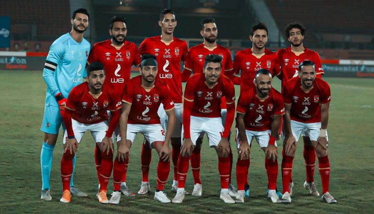 أعلن الإفريقي بيتسو موسمياني المدير الفني للأهلي، تشكيل الأهلى استعدادا لمواجهة فريق الإسماعيلي في الدوري الممتاز والمحدد لها التاسعة مساء اليوم على ستاد الإسكندرية، والتي يحدد لها مصير الأهلي من الدوري الممتاز حيث يحتل الأهلي المركز الثاني برصيد64 نقطه بفارق 3 نقاط عن نادي الزمالك الزي يحتل صدارة الدوري الممتاز برصيد67 نقطه. وجاء تشكيل الأهلي كالتالي :- حراسة المرمى محمد الشناوي خط الدفاع: ياسر إبراهيم، وأيمن اشرف، وعلي معلول، واكرم توفيق خط الوسط: اليو ديانج، وعمرو السولية، وافشة، وحسين الشحات، وجونيور أجايي . خط الهجوم: محمد شريف مقاعد البدلاء كلا من؛ علي لطفي ومحمود وحيد ورامي ربيعة وحمدي فتحي وكهربا وصلاح محسن والتر بواليا وطاهر محمد طاهر ومحمد هاني.