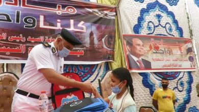 Photo of وزارة الداخلية توزع حقائب مدرسية بالمجان بمنطقة السلام بالقاهرة