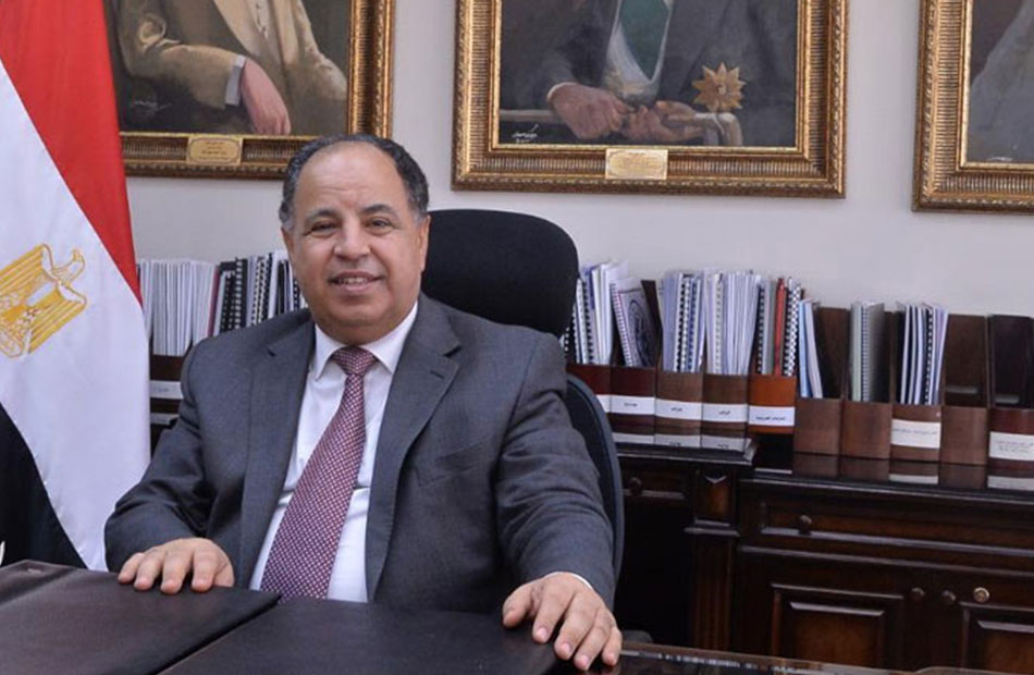 قال الدكتور محمد معيط ، وزير المالية ، "أن الذين يمارسون نشاط التجارة الإلكترونية بادروا بالتسجيل في وحدة التجارة الإلكترونية" ، واستفادوا من مزايا قانون تنمية المشروعات الصغيرة والمتوسطة ومتناهية الصغر بما تضمنه من حوافز ضريبية جديدة. وأكد "معيط" على موقف الدولة حيال المشروعات الصغيرة قائلاً " اللي فات مات، إحنا ولاد النهاردة " ، وهذا القانون يسمح بتوفيق أوضاع المشروعات الصغيرة والمتوسطة ومتناهية الصغر العاملة بالإقتصاد الغير رسمي التي تقوم يأعمالها بدون تراخيص لتيسير التحفيزات للمشاركة بالتجارة الإلكترونية وحدد" معيط " حجم الضرائب في ظل التسجيلات الإلكترونية ، في ظل الأعمال 250 ألف جنيه تكون الضريبة 1000 جنيه سنوياً وأعمال لم تتجاوز 500 ألف جنيه تكون الضريبة 2500 جنيه وبينما الأعمال التي تتراوح بين المليون جنيه والاتنين مليون جنيه تكون الضريبة 75. %وإذا تراوحت بين 3 مليون و 10 مليون جنيه تكون الضريبة 1% دون الحاجة لمأمور الضرائب أو إمساك دفاتر والنسبة ستكون لصالح مستقبل مصر