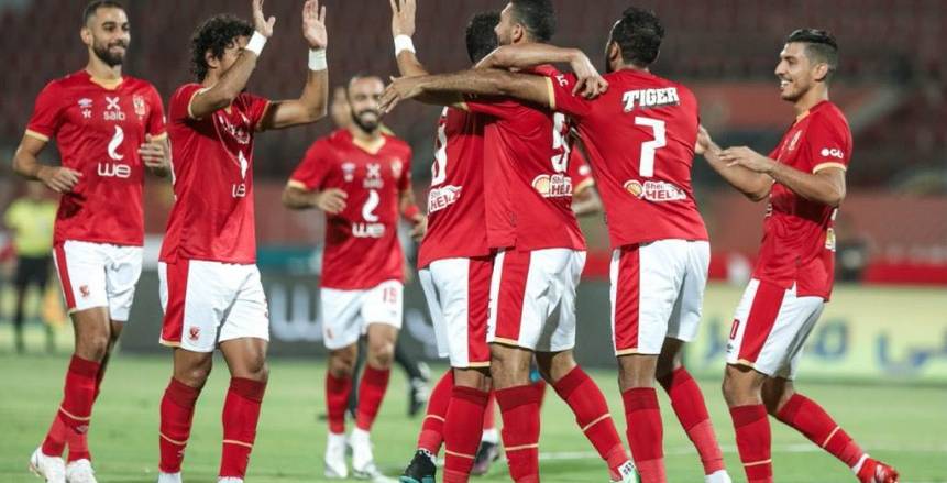 تشكيل الأهلي أمام انبي اليوم بكأس مصر أعلن الإفريقي "بيتسو موسيماني" المدير الفني للفريق الأول النادي الأهلي عن تشكيلة فريقه أمام فريق انبي في بطولة كأس مصر بالدور ال16، والتي يسعي من خلالها موسيماني الفوز بالمباراة لمصالحة جماهير الأهلي بعد خسارته من نادي طلائع الجيش ببطولة السوبر المصري المحلي، والتي ستحدد مصيره اليوم إما البقاء في الأهلي وإما مغادرة النادي. وجاء تشكيل الفريق كالأتي: في حراسة المرمي: محمد الشناوي خط الدفاع: أكرم توفيق، بدر بانون، أيمن أشرف، علي معلول. خط الوسط: عمرو السوليه، أليو ديانج، محمد مجدي أفشه. خط الهجوم: أحمد عبدالقادر، محمود عبدالمنعم كهربا، محمد شريف.