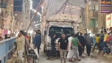 Photo of سيارة محملة بالمراتب وعواميد إنارة يتسببا في إغلاق كوبري الباجور بالمنوفية