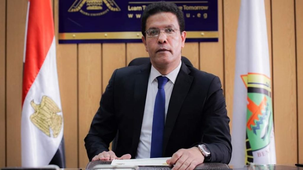 أصدر الدكتور ناصر الجيزاوي القائم بأعمال رئيس جامعة بنها ، قرارات بتعيين رؤساء أقسام جدد بكليات الجامعة. وشملت القرارات تعيين الدكتور هيثم أحمد إبراهيم الأستاذ بقسم نظريات وتطبيقات رياضات المنازلات بكلية التربية الرياضية رئيسا لمجلس قسم نظريات وتطبيقات رياضات المنازلات بالكلية ، وتعيين الدكتور مختار إبراهيم عبد الحافظ الأستاذ بقسم نظريات وتطبيقات الرياضات المائية بكلية التربية الرياضية رئيسا لمجلس نظريات وتطبيقات الرياضات المائية بالكلية. كما شملت القرارات تعيين الدكتور سيد أحمد السيد الأستاذ بقسم الهندسة الميكانيكية بكلية الهندسة بشبرا رئيسا لمجلس قسم الهندسة الميكانيكية بالكلية ، وتعيين الدكتور محمود سليمان أحمد الأستاذ بقسم الهندسة الكهربائية بكلية الهندسة بشبرا رئيسا لمجلس قسم الهندسة الكهربائية بالكلية . كما أصدر" الجيزاوى " قرارا بقيام الدكتور إسلام نظمي سليمان الأستاذ المساعد بقسم الهندسة المعمارية بكلية الهندسة بشبرا بأعمال رئيس مجلس القسم بالكلية ، وقيام الدكتورة نهاد مرزوق عبد الخالق الأستاذ المساعد بقسم العلوم التربوية والنفسية بكلية التربية النوعية بأعمال رئيس مجلس القسم بالكلية.