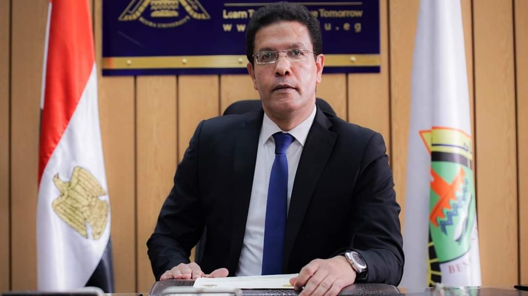 أصدر الدكتور ناصر الجيزاوي القائم بأعمال رئيس جامعة بنها ، قرارات بتعيين رؤساء أقسام جدد بكليات الجامعة. وشملت القرارات تعيين الدكتور هيثم أحمد إبراهيم الأستاذ بقسم نظريات وتطبيقات رياضات المنازلات بكلية التربية الرياضية رئيسا لمجلس قسم نظريات وتطبيقات رياضات المنازلات بالكلية ، وتعيين الدكتور مختار إبراهيم عبد الحافظ الأستاذ بقسم نظريات وتطبيقات الرياضات المائية بكلية التربية الرياضية رئيسا لمجلس نظريات وتطبيقات الرياضات المائية بالكلية. كما شملت القرارات تعيين الدكتور سيد أحمد السيد الأستاذ بقسم الهندسة الميكانيكية بكلية الهندسة بشبرا رئيسا لمجلس قسم الهندسة الميكانيكية بالكلية ، وتعيين الدكتور محمود سليمان أحمد الأستاذ بقسم الهندسة الكهربائية بكلية الهندسة بشبرا رئيسا لمجلس قسم الهندسة الكهربائية بالكلية . كما أصدر" الجيزاوى " قرارا بقيام الدكتور إسلام نظمي سليمان الأستاذ المساعد بقسم الهندسة المعمارية بكلية الهندسة بشبرا بأعمال رئيس مجلس القسم بالكلية ، وقيام الدكتورة نهاد مرزوق عبد الخالق الأستاذ المساعد بقسم العلوم التربوية والنفسية بكلية التربية النوعية بأعمال رئيس مجلس القسم بالكلية.