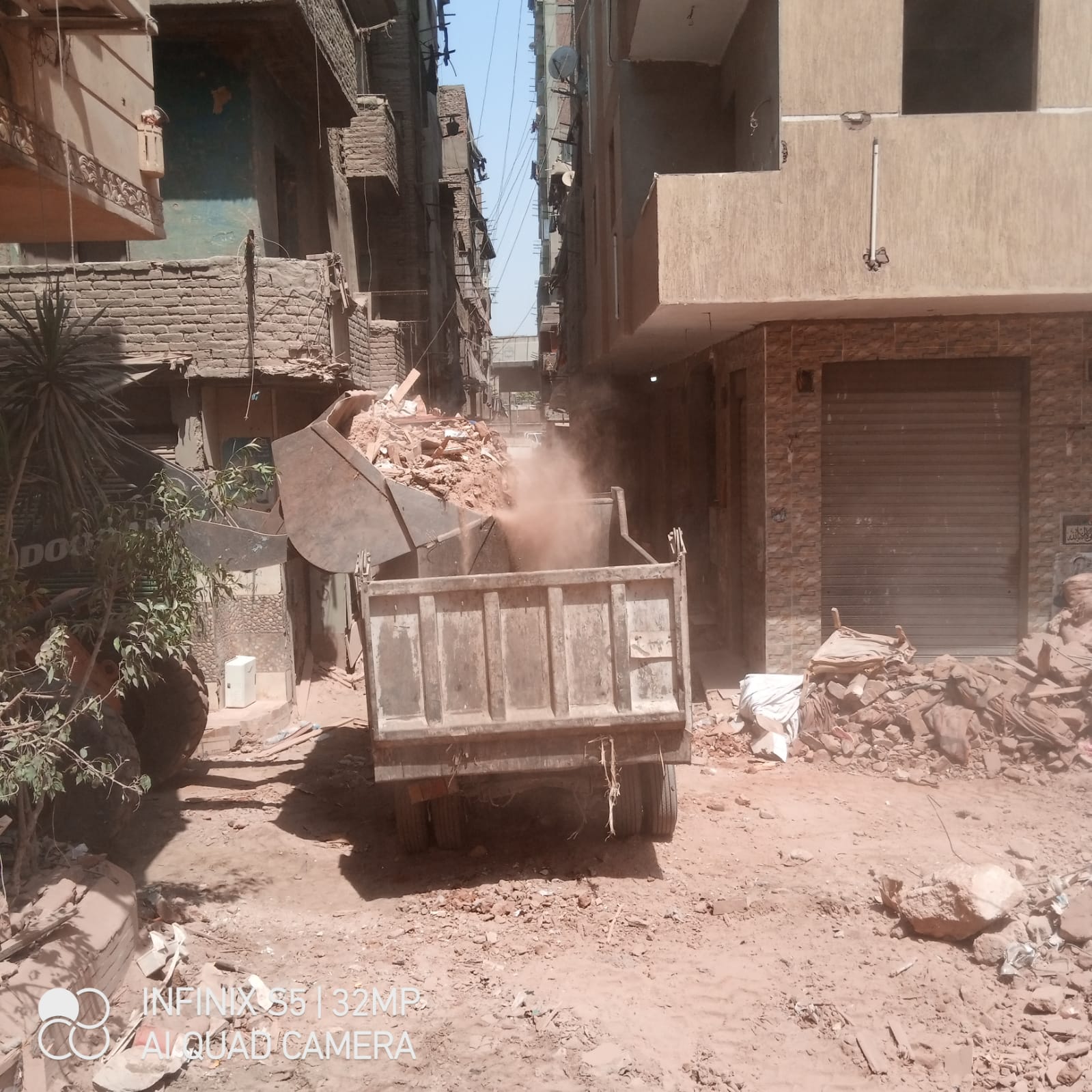 اخلاء 4 منازل مجاورة للعقار المنهار بحي غرب شبرا الخيمة وازالتها.. وترميم وتدعيم 6 منازل اخرى