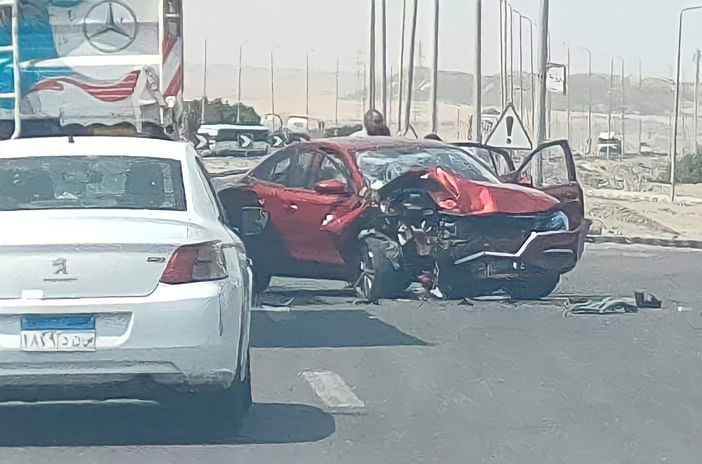 إصابة 4 مواطنين في حادث تصادم سيارتين ملاكي وتريلا بطريق سفاجا