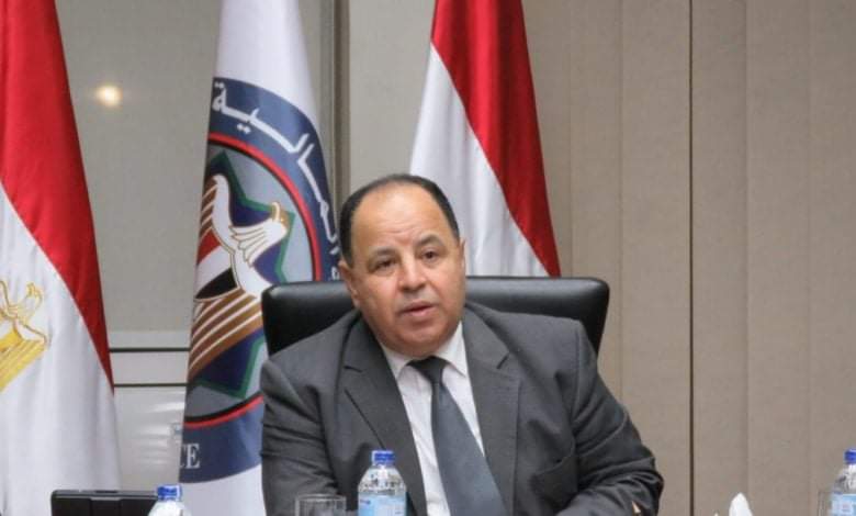 أصدر الدكتور محمد معيط وزير المالية، قرارا بإعفاء شركات الأدوية من ضريبة القيمة المضافة، مقابل الخدمات العامة التي تقدمها هيئة الدواء المصرية . جاء القرار عقب قيام لجنه من الشعبة العامة للأدوية بالاتحاد العام للغرف التجارية برئاسة الدكتور على عوف رئيس الشعبة بمقابلة الدكتور محمد معيط وزير المالية، من أجل المطالبة بتطبيق قانون الضريبة على القيمة المضافة الصادر بالقانون رقم 67 لسنة 2016، والخاص بإعفاء الخدمات الإلزامية الحكومية ومنها الأدوية من ضريبة القيمة المضافة.