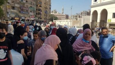 Photo of صور.. اولياء امور وطلاب يتضامون مع مدرس بنها المتهم بالتحرش