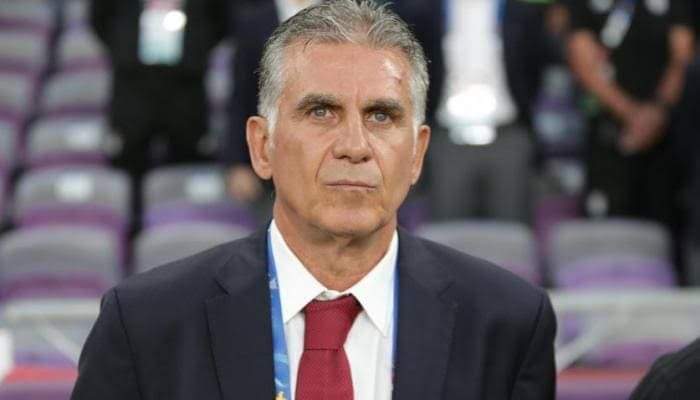 فينجادا كيروش يصل القاهرة يوم الأربعاء كشف البرتغالي نيلو فينجادا ، المدير الفني لاتحاد الكرة، وصول مواطنه كارلوس كيروش، المدير الفني الجديد لمنتخب مصر، إلى القاهرة يوم الأربعاء من أجل تولى المهمة بشكل رسمي. وقال فينجادا فى حواره مع برنامجه "البريمو" مع الإعلامي محمد فاروق المذاع على قناة "TEN": "كيروش سعيد للغاية بالجهاز المعاون من عصام الحضري ومحمد شوقي وضياء السيد ووائل جمعة وهو متفهم للغاية لدورهم معه إلى جانب المساعدين البرتغالين وسيكون هناك تعاون بشكل مثمر بين الجميع". وعن الدوري المصري: "من المهم تطوير المسابقة مثلما فعلت السعودية على مدار السنوات الماضية، ولكن بكل تأكيد الموسم المقبل سيكون مضغوط للغاية لكثرة المنافسات والمباريات ستكون كل 3 أيام، والمنتخب يعتمد على اللاعبين المحللين لذلك يجب تطوير المسابقات".