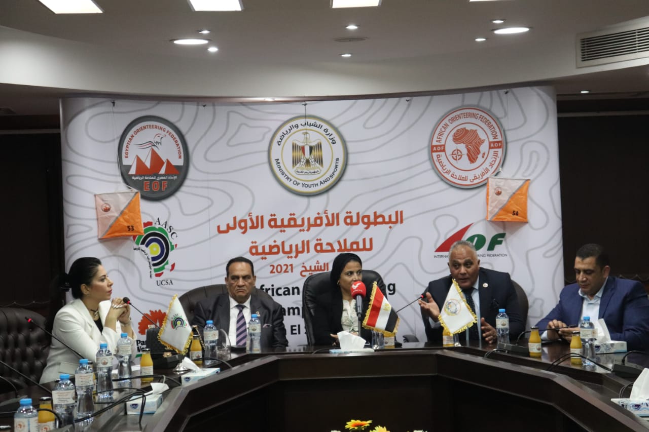 الشباب والرياضة تعلن تفاصيل البطولة الإفريقية الأولى للملاحة الرياضية أعلنت وزارة الشباب والرياضة خلال المؤتمر الذي انعقد اليوم تفاصيل انطلاق البطولة الإفريقية الرسمية الأولى للملاحة الرياضية التي تقام بمصر خلال الفترة من 31 أكتوبر الجارى وحتى 5 نوفمبر المقبل بمدينة شرم الشيخ تحت رعاية الدكتور أشرف صبحي وزير الشباب والرياضة. حضر المؤتمر الصحفى كل من أحمد ناصر رئيس الكونفدرالية الإفريقية للاتحادات الرياضية (الأوكسا)، ودكتور مؤنس أبوعوف رئيس الاتحادين المصري والإفريقي للملاحة الرياضية، وفابيو بروتشيني، وهدى الشوادفي مساعد وزير البيئة، ومن وزارة الشباب والرياضة سونيا دنيا رئيس الإدارة المركزية للتنمية الرياضية، وعمرو الحداد مساعد الوزير، وأحمد جمعة معاون الوزير للتنمية الرياضية، ومحمود عبد العزيز مدير عام الاتحادات النوعية. يشارك في البطولة الإفريقية للملاحة الرياضية الأولي نحو 60 لاعب ولاعبة، من ١٢ دولة، وعلي التوازي تقام بطولة مصر الدولية المفتوحة الرابعة للملاحة الرياضية، بمشاركة 130 مشارك ومشاركة من ١٨ دولة من مختلف دول العالم، كما يقام على هامش البطولة اجتماع مجلس إدارة الاتحاد الإفريقى للملاحة الرياضية. كما تستضيف مصر المعسكر التدريبي الإفريقي الأول، والذي يعد أول معسكر لإعداد الكوادر في مجالات اللعبة، وتتمثل في (إعداد الحكام، إعداد المدربين، إعداد راسمين الخرائط) بمشاركة خلال نخبة من المحاضرين الدوليين في مقدمتهم السيد زوران ميوليفيتش رئيس اتحاد البحر المتوسط للملاحة الرياضية (مندوب الاتحاد الدولى) ورئيس لجنة التطور والتنمية في الاتحاد الدولي.