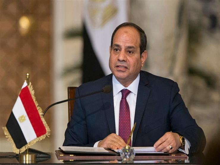 أعلن الرئيس عبد الفتاح السيسي، اليوم الاثنين، إلغاء مد حالة الطوارئ في جميع أنحاء جمهورية مصر العربية لأول مرة منذ سنوات طويلة. وقال الرئيس عبر حسابه الرسمي على فيس بوك، "يسعدني أن نتشارك معاً تلك اللحظة التي طالما سعينا لها بالكفاح والعمل الجاد ، فقد باتت مصر ... بفضل شعبها العظيم ورجالها الأوفياء، واحة للأمن والاستقرار في المنطقة ؛ ومن هنا فقد قررت، ولأول مرة منذ سنوات، إلغاء مد حالة الطوارئ في جميع أنحاء البلاد. هذا القرار الذي كان  الشعب المصري هو صانعه الحقيقي علي مدار السنوات الماضية بمشاركته الصادقة المخلصة في كافة جهود التنمية والبناء . وإنني إذ أعلن هذا القرار، أتذكر بكل إجلال وتقدير شهداءنا الأبطال الذين لولاهم ما كنا نصل إلي الأمن والإستقرار.  ومعا نمضي بثبات نحو بناء الجمهورية الجديدة مستعينين بعون الله ودعمه..تحيا مصر. تحيا مصر. تحيا مصر.