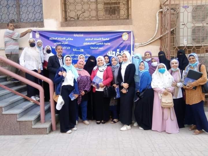 استقبلت جامعة الازهر قوافل مسابقة "بداية حلم"، والتي تنفذها وزارة الشباب والرياضة من خلال الادارة المركزية للبرامج الثقافية والتطوعية، الادارة العامة للجامعات، تحت رعاية قرينة الرئيس. تهدف المسابقة إلى تحقيق أعلى نسبة مشاركة للشباب في البناء المجتمعي، و تحسين الصورة الذهنية المرتبطة بالعمل الوطني والمبادرات المجتمعية، تدريب وتأهيل الشباب ورفع مستويات الكفاءة والإنتاجية، كما تهدف إلى ترسيخ المبادئ والأخلاقيات والسلوكيات الإيجابية من خلال ممارسة عملية، علاوة علي الربط الفعال ما بين المبادرات المتنوعة ورؤية 20-30 بما يعزز ثقة الشباب بالمنظومة الوطنية المتكاملة، خلق نماذج إيجابية وترسيخ مبدأ الثواب المرتبط بالإجادة والإنتاجية. وتُعد مسابقة بداية حلم أكبر مسابقة للأفكار واصحاب المبادرات علي مستوي الجمهورية بإجمالي جوائز مليون و٣٧٠ الف جنيه مصري للشباب من 18-35 عام. وقد وضعت اللجنة المنظمة لمشروع "بداية حلم" شروط المسابقة بحيث يكون عدد افراد الفريق من 3 أفراد إلى 5 أفراد، المرحلة العمرية من 18 سنة إلى 35 سنة واحد من أعضاء الفريق يلعب دور المدرب coach- mentor ومن الممكن أن يكون العمر أكبر من 35 سنة للاستشارة، كل فريق يشارك فيه الإناث والذكر، لا يسمح لصاحب المبادرة أو افراد فريق العمل الدخول أو التسجيل أكثر من مبادرة، يشترط أن تكون المبادرة ذات عائد مجتمعي وترتبط بأحد اهداف رؤية مصر 2030