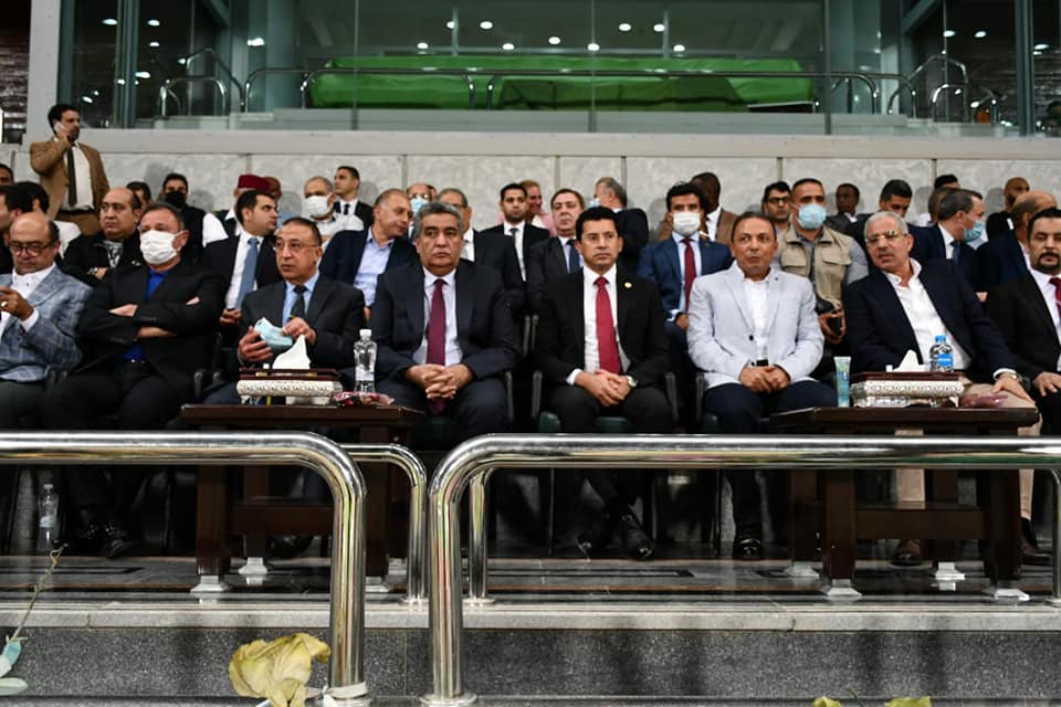 صبحى يهنئ جهاز المنتخب بالفوز وتصدر مجموعته شهد الدكتور أشرف صبحي وزير الشباب والرياضة مباراة المنتخب المصري لكرة القدم مع نظيره الليبي والتى أقيمت علي استاد الجيش ببرج العرب في الجولة الثالثة ، ضمن تصفيات إفريقيا المؤهلة لكأس العالم بقطر 2022 . انتهت المباراة بفوز للمنتخب المصري علي حساب المنتخب الليبي ، وشهد المباراة حضور لفيف من الشخصيات العامة والرياضية والتنفيذية ورؤساء الأندية ، ومسئولي اتحاد الكرة المصري . وحرص وزير الشباب والرياضة عقب انتهاء المباراة على تهنئة لاعبي المنتخب الوطنى وجهازهم الفني بالفوز وتصدر المجموعه مؤكدا علي ثقته وثقه الجماهير المصرية في المنتخب الوطني لكرة القدم والجهاز الفني، وقدرتهم علي التأهل إلي كأس العالم لكرة القدم، معرباً عن تمنياته بالتوفيق للمنتخب في جميع مبارياته المقبلة. ويتنافس المنتخب المصري في المجموعة السادسة من تصفيات إفريقيا المؤهلة إلى كأس العالم، مع منتخبات الجابون و أنجولا وليبيا، وبهذه النتيجة يحتل المنتخب المركز الأول في المجموعة السادسة برصيد سبعة نقاط في صدارة المجموعة.