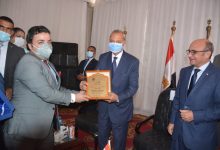 Photo of نقيب شباب المحامين بشمال القليوبية يكرم وزير العدل ومحافظ القليوبية