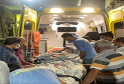 الحماية المدنية تقدم المساعدة لسيدة مسنه وتنقلها لاحدي المستشفيات تلقت الأجهزة الأمنية بمديرية أمن القاهرة إلتماس لمساعدة (إحدى السيدات "مسنة" - مقيمة بدائرة قسم شرطة باب الشعرية) للإنتقال لإحدى المستشفيات لإجراء بعض الفحوصات نظراً لحالتها الصحية وعدم قدرتها على الحركة. وجاء ذلك فى إطار تفعيل الدور المجتمعى لأجهزة الشرطة من خلال التعامل الإيجابى مع كافة الحالات الإنسانية وسرعة الإستجابة لإلتماسات المواطنين.  إنتقلت قوات الحماية المدنية بالقاهرة لمنزل المواطنة علي الفور ، وتم تقديم المساعدة اللازمة لها ، وإنزالها من داخل مسكنها لسيارة الإسعاف ونقلها للمستشفى وعمل جميع الفحوصات اللازمة لها.. وقد لاقى ذلك إستحسان ورضاء المواطنة التى تقدمت بالشكر لوزارة الداخلية على سرعة تلبية ملتمسها.