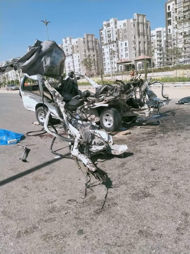 وقع حادث تصادم مأسوي بمحيط طريق السويس ، لقي علي اثره 9 أشخاص مصرعهم وإصابة 5 آخرين، وبإخطار الأجهزة الأمنية بالقاهرة انتقلت لمكان الحادث. كانت ان تلقت غرفة عمليات نجدة القاهرة، بلاغا بوقوع حادث تصادم بين ميكروباص وسيارة نقل ثقيل بمقطورة، تعمل في مجال المقاولات والبناء. وبعمل التحريات اللازمة تبين أن الحادث أسفر عن مصرع ٩ أشخاص وإصابة ٥ آخرين بحالات خطيرة، وتم نقل المصابين إلى مستشفى البنك الأهلي والجثث إلى ثلاجة مستشفى القاهرة الجديدة. وتحرر عن ذلك المحضر اللازم، وتولت النيابة العامة للتحقيق.