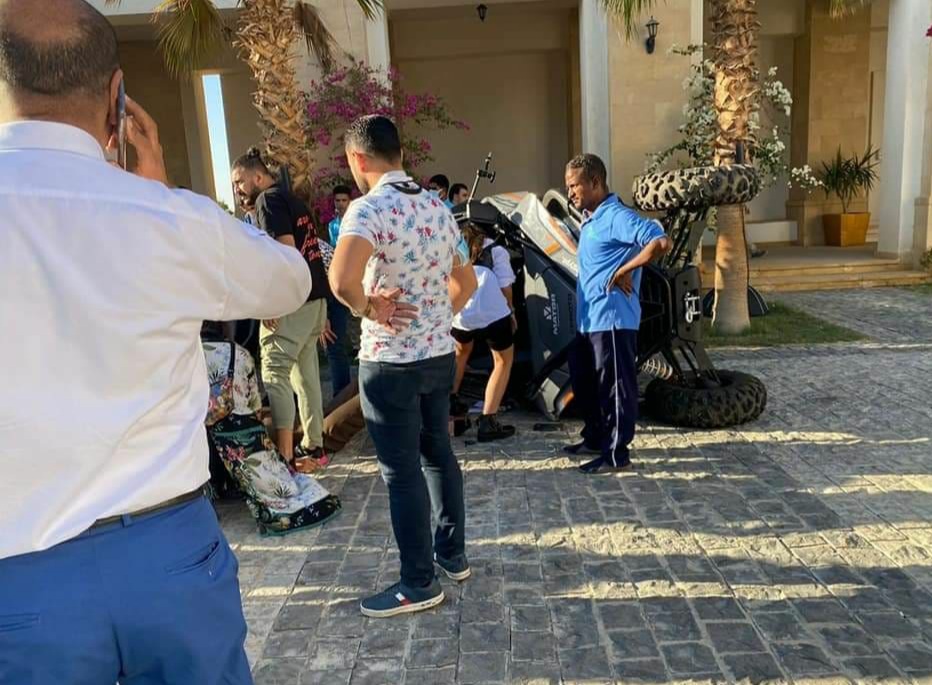 تعرضت الفنانة بشرى، والفنان محمد مكاوي، لحادث منذ قليل في الجونة. وتم نقل بشرى ومكاوي الي المستشفى، بعدما اصطدم "البيتش باجي" التي كان على متنه في شجرة أثناء تصويرها أحد اللقاءات التليفزيونية. وتعرض مكاوي لإصابات بالغة كما أن بشرى تعرضت لكدمات بالغة أيضًا. يتواجد الفنانين حاليًا في الجونة ، للمشاركة في فعاليات مهرجان الجونة السينمائي برئاسة انتشال التميمي، وتشهد الفعاليات رواجًا فنيا بمشاركة عدد كبير من الأفلام المصرية للمرة الأولى منذ انطلاق المهرجان.