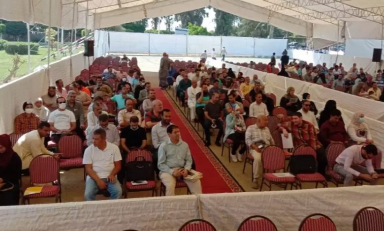 Photo of بيع 14 محلاً تجاريا وصيدلية ب العاشر من رمضان