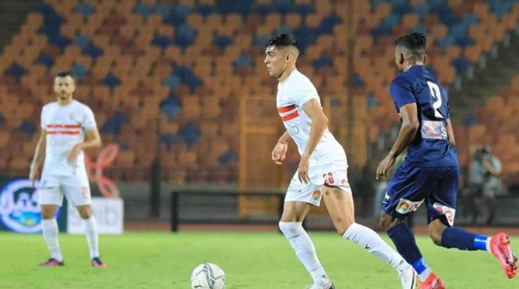 يفتتح نادي الزمالك مشواره بالدوري المصري الممتاز هذا الموسم ، بمواجهه ضد إنبي مساء اليوم الثلاثاء ، في تمام الساعة الثامنة بتوقيت القاهرة . تقام المباراة علي، ملعب بتروسبورت بالتجمع الخامس، وتبث المباراة علي قناه "On time sport 1 " ، ويعلق عليها بلال علام . ويأتي التشكيل المتوقع لنادي الزمالك كالتالي : حراسة المرمى: محمد أبو جبل. خط الدفاع: محمود علاء ومحمود حمدي الونش ومحمد عبدالشافي وحازم إمام. خط الوسط: طارق حامد وإمام عاشور ويوسف أوباما وأحمد سيد «زيزو» وأشرف بن شرقي. خط الهجوم: سيف الدين الجزيري. تشكيل إنبي المتوقع حراسة المرمى : محمود جاد خط الدفاع : مصطفى دويدار – رامي صبري – هشام عادل – علي فوزي . الوسط المدافع : عبد الرحمن عامر – إسماعيل ساوادوجو. الوسط المهاجم: كريم طارق – محمد مرسي – كريم فؤاد . وفي الهجوم : دينو بيتر جود .