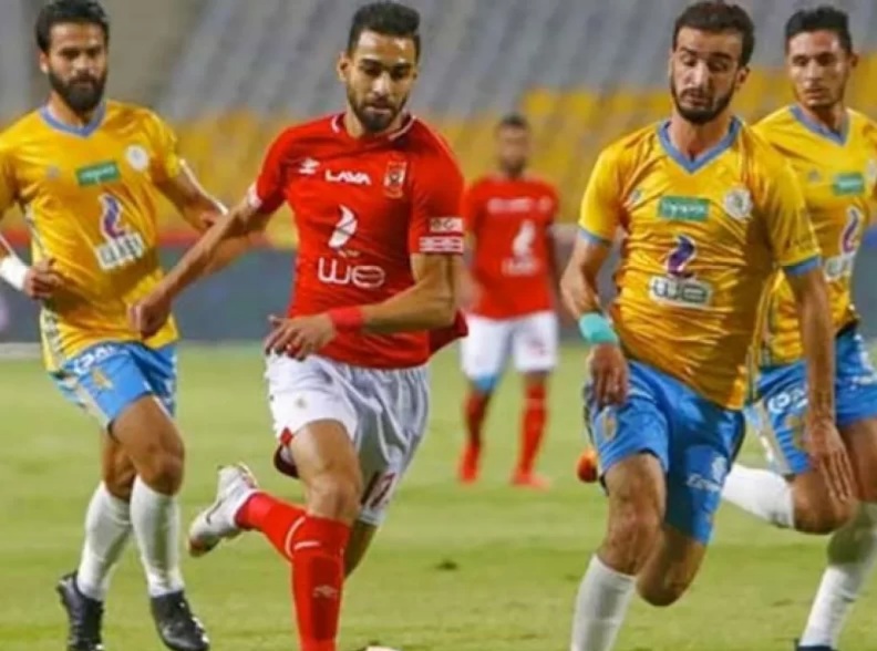 تنطلق بعد قليل في تمام الساعة 8:00 ، مباراة الأهلي والإسماعيلي وهي أولي مباريات النادي الأهلي بالدوري المصري الممتاز . وجاء التشكيل الرسمي للأهلي أمام الإسماعيلي في حراسة المرمى: علي لطفي خط الدفاع: علي معلول، أيمن أشرف، بدر بانون، أكرم توفيق خط الوسط: عمرو السولية، آليو ديانج، حمدي فتحي، محمد مجدي أفشة خط الهجوم: بيرسي تاو، ميكيسوني بينما جاءت دكة البدلاء لتنضم كلا من.. مصطفى شوبير وياسر إبراهيم ومحمد شريف وحسام حسن وحسين الشحات وكهربا ومحمد هاني وأحمد عبد القادر وعمار حمدي