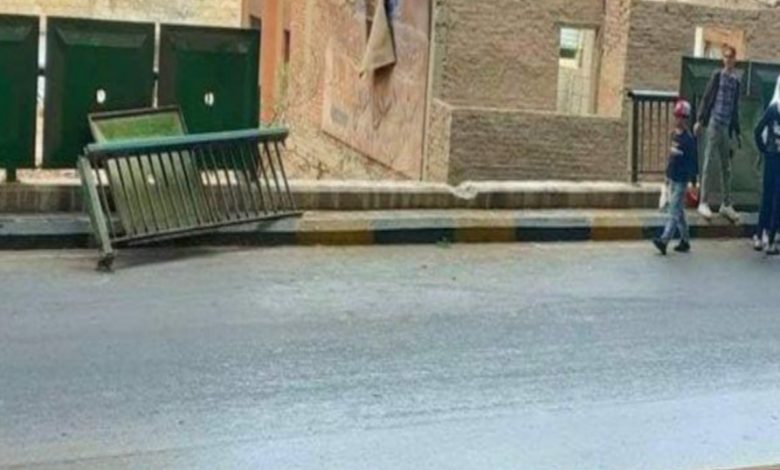Photo of سقوط  السور الحديدي لمحور صفط اللبن