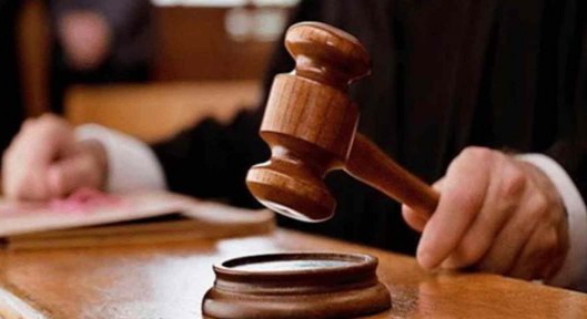 قضت الدائرة  10 محكمة جنايات شمال القاهرة، بمعاقبة 3 متهمين بالإعتداء على فتاة في الساحل الشمالي "المعروفة إعلاميا بقضية الفيرمونت "، بالحبس المشدد 15 سنة للمتهم الأول حضوري والسجن المؤبد للمتهم الثاني والثالث غيابيًا. كانت النيابة العامة أمرت في شهر أبريل الماضي بإحالة المتهمِينَ «ش. ا»، و«ي. ق»، و«أ. ز» إلى «محكمة الجنايات المختصة ، لمعاقبتهم بتهمة ارتكابهم جريمة  ، الإعتداء علي فتاه  في قرية سياحية بالساحل الشمالي خلال عام 2015م . وكانت النيابة العامة ، قد فحصت الأدلة  ضد المتهمين من شهادة المجني عليها وستة شهود آخرين  ، وثبت من مشاهدة تسجيلٍ مرئيّ لجانب من الواقعة ظهر فيه اثنان من المتهمين يعتديان جنسيًّا على المجني عليها. وأثبت تقرير فحص التسجيل الصادر من الإدارة العامة لتحقيق الأدلة الجنائية بوزارة الداخلية ، تطابقَ القياسات البيومترية للمجني عليها ولمتهم محبوس مع قياساتهما في صورهما المأخوذة لهما على الطبيعة. وكان التسجيل قد أُرفق بالبلاغ المقدم  للنيابة العامة في واقعة التعدي على فتاة بفندق الفيرمونت نايل سيتي ، فأجرت تحقيقاتها في الواقعتين.    