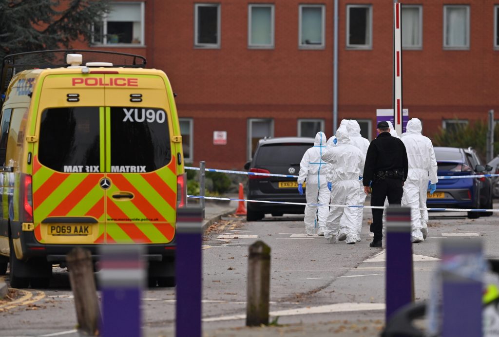 أعلنت مصر  عن إدانتها للحادث الإرهابي ، بمدينة ليفربول بالمملكة المتحدة ، وذلك إثر انفجار سيارة كانت تنقل منفذ الإنفجار أمام مستشفى بالمدينة . وأكدت أن مصر شعبا وحكومة، يتضامن مع حكومة وشعب المملكة المتحدة . وشددت مصر على موقفها الثابت  ضد مكافحة تلك الظواهر البغيضة والإرهاب، والعمل على استئصال جذورها وتجفيف منابعها.