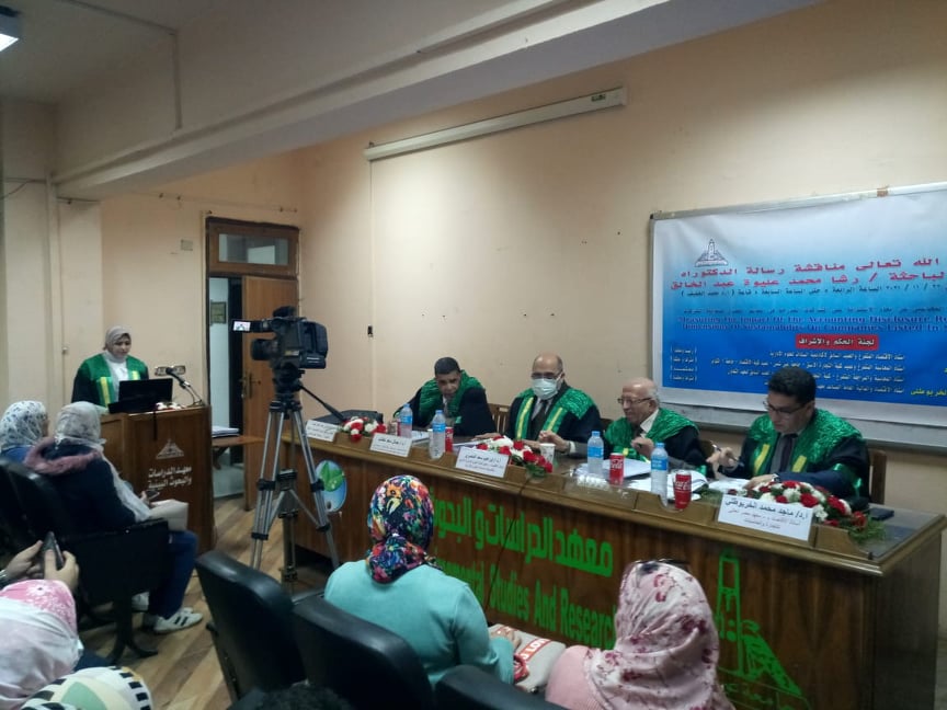رسالة دكتوراه حول الإفصاح المحاسبي بجامعة عين شمس شهدت كلية الدراسات العليا والبحوث البيئة بجامعة عين شمس بقاعة الأستاذ الدكتور محمد الخفيف مناقشة رسالة دكتوراه تحت عنوان قياس أثر تقرير الإفصاح المحاسبي عن أبعاد الإستدامة على الشركات المدرجة في المؤشر المصري لمسئولية الشركات من الباحثة رشا محمد عليوة عبد الخالق . ضمت لجنة الإشراف والحكم الأستاذ الدكتور ابراهيم سعد المصري أستاذ الاقتصاد والعميد السابق لأكاديمية السادات للعلوم الإدارية رئيسا ومحكما والأستاذ الدكتور طارق عبد العال حماد أستاذ المحاسبة وعميد كلية التجارة الأسبق جامعة عين شمس مشرفا ومحكما. والاستاذ الدكتور جمال سعد خطاب أستاذ المحاسبة كلية التجارة جامعة عين شمس محكما، والأستاذ الدكتور ماجد محمد يسري أستاذ الاقتصاد والمالية العامة المساعد معهد مصر العالي للتجارة والحاسبات مشرفا ومحكما