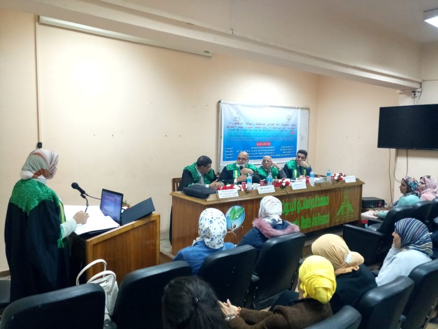 رسالة دكتوراه حول الإفصاح المحاسبي بجامعة عين شمس شهدت كلية الدراسات العليا والبحوث البيئة بجامعة عين شمس بقاعة الأستاذ الدكتور محمد الخفيف مناقشة رسالة دكتوراه تحت عنوان قياس أثر تقرير الإفصاح المحاسبي عن أبعاد الإستدامة على الشركات المدرجة في المؤشر المصري لمسئولية الشركات من الباحثة رشا محمد عليوة عبد الخالق . ضمت لجنة الإشراف والحكم الأستاذ الدكتور ابراهيم سعد المصري أستاذ الاقتصاد والعميد السابق لأكاديمية السادات للعلوم الإدارية رئيسا ومحكما والأستاذ الدكتور طارق عبد العال حماد أستاذ المحاسبة وعميد كلية التجارة الأسبق جامعة عين شمس مشرفا ومحكما. والاستاذ الدكتور جمال سعد خطاب أستاذ المحاسبة كلية التجارة جامعة عين شمس محكما. والأستاذ الدكتور ماجد محمد يسري أستاذ الاقتصاد والمالية العامة المساعد معهد مصر العالي للتجارة والحاسبات مشرفا ومحكما.