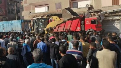 Photo of مصرع شخص وإصابة 17 آخرون بسبب اقتحام سيارة نقل لمخبز بالشرقية