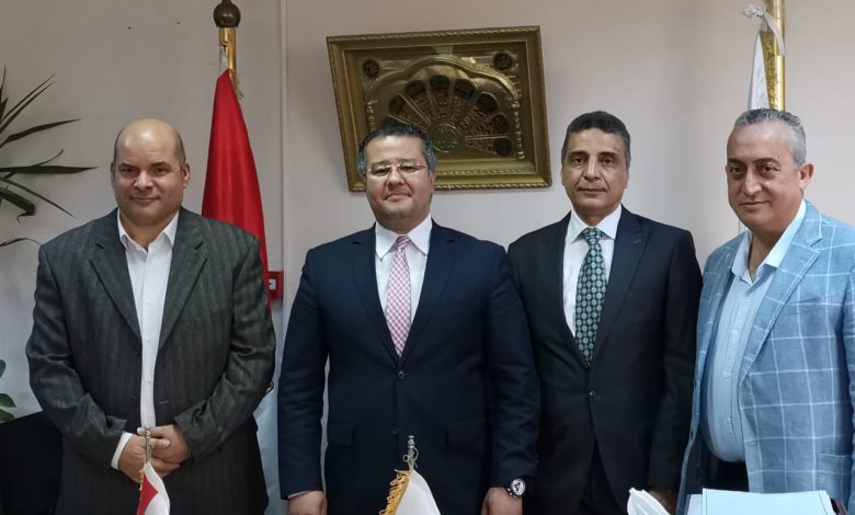 Photo of “الدخاخني” يستقبل “زين” لتدريب اطباء مستشفى جامعة بنها على الاشعة التداخلية