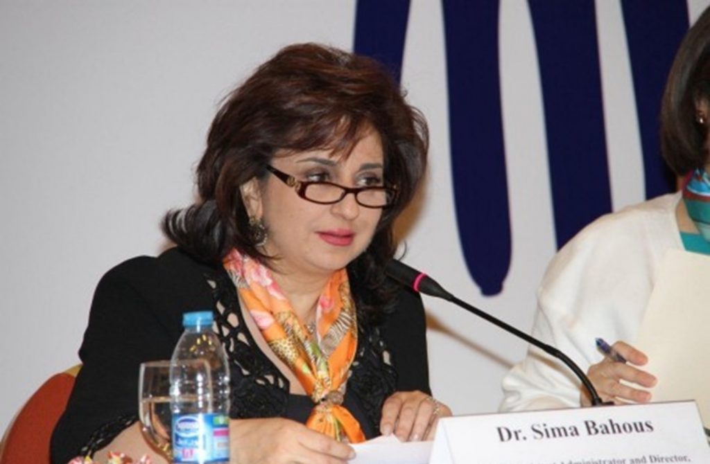 وصفت الدكتورة سيما بحّوث، المديرة التنفيذية لهيئة الأمم المتحدة للمرأة، في خطابها بمناسبة، اليوم الدولي للقضاء على العنف ضد النساء العنف ضد المرأة بأنه "أزمة عالمية"، مشيرة إلى أنه في جميع أحيائنا، هناك نساء وفتيات يعشن في خطر. وسلطت الفعالية التي أقيمت افتراضيا، الضوء على الطبيعة العالمية للعنف ضد النساء والفتيات والاعتراف بالتحديات العديدة وخاصة المتعلقة بجائحة كورونا وحالات النزاع، وكذلك الاحتفال بقصص النجاح وعرض العمل الرائد الذي يتم تنفيذه على الرغم من تأثير الجائحة وغالبا في البيئات الإنسانية المعقدة للغاية حول العالم، بهدف إظهار أن العنف ضد النساء والفتيات يمكن أن يتم منعه وتعزيز الاستثمار في الحلول المجربة. كان احتفلت حملة الأمين العام "اتحدوا لإنهاء العنف ضد المرأة"، بـ اليوم الدولي للقضاء على العنف ضد النساء، تحت شعار "لون العالم برتقالي: فلننهِ العنف ضد المرأة الآن".