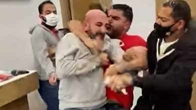 Photo of اشتباكات بالأيدي.. تفاصيل الاعتداء على شخص داخل إحدى فروع شركة فودافون
