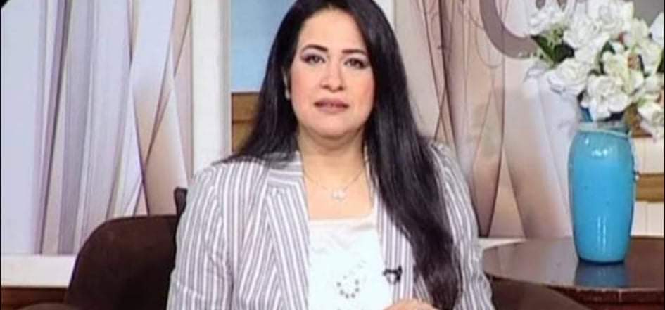 توفيت منذ قليل الإعلامية شيرين دويك المذيعة بالتلفزيون المصري إثر جلطة في الشريان التاجي. ونعت صفحة ماسبيرو الأصل، المهتمة بنشر أخبار الهيئة الوطنية للإعلام الإعلامية الراحلة ،عبر "الفيسبوك ". وكتبت: “الإعلامية الزميلة شيرين الدويك في ذمة الله، الم مفاجيء لم يتوقع أحد أن يؤدي إلي وفاه لكنها إرادة الله رحمها الله رحمة واسعة وصبر اهلها ومحبيها. كما نعت أيضاً الإعلامية ميرفت المليجي عبر حسابها على" فيسبوك"، قائلةً : "الزميلة شيرين دويك في ذمة الله بشكل مفاجيء، آلم في المعده..ثم تشخيص الطبيب أنه قولون، ثم وفاة اثناء النوم بعد ساعات". وأضافت :" ربنا يرحمها ووحده عالم ما ألم بها من أوجاع، وما مرت به في ساعتها الأخيرة، ادعولها بالرحمة وربنا يصبر أبناءها وأهلها".