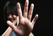 Photo of قيام سائق بالتحرش بفتاة.. والأخيرة تناشد الفتيات لأخذ حقهن