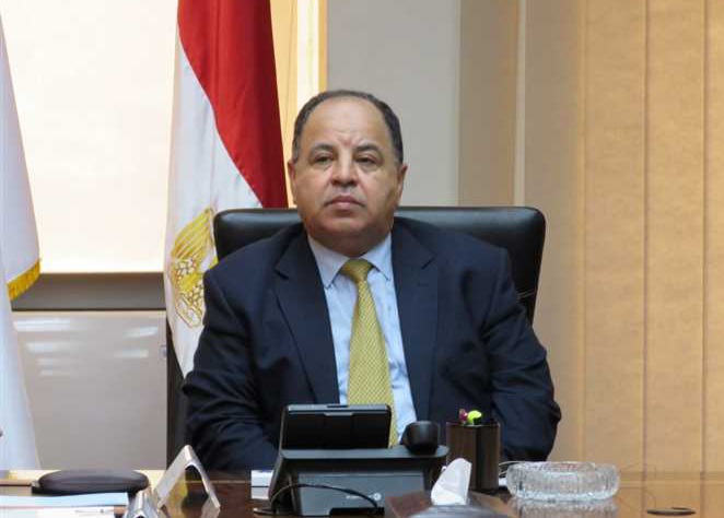 أعلنت وزارة المالية المصرية ، عن موعد صرف المرتبات للعمالين بالهيئات الإدارية بالدولة ، لشهر نوفمبر . وقسمت وزارة المالية ،  الوزارات والهيئات والجهات التابعة لها على ثلاثة أيام، بمراعاة عدد العاملين بهذه الوزارات، وكذلك الانتشار الجغرافي لكل منها والمديريات التابعة لها بالمحافظات. الثلاثاء 23 نوفمبر  وزارات الصحة، والتضامن الاجتماعي، والتموين، والنقل، والاتصالات، والقوى العاملة، والإنتاج الحربي، و الهجرة وشؤون المصريين بالخارج، الداخلية، والأوقاف، والثقافة، والآثار، والإسكان، والتجارة والصناعة، والطيران المدني، والبيئة، والسياحة، والبترول، بالإضافة إلى المصالح والهيئات التابعة لكل الوزارات المذكورة. وقطاع الأعمال العام، وشئون مجلس النواب، والمصالح والهيئات التابعة لها. المجلس الأعلى لتنظيم الإعلام، والمجلس القومي لحقوق الإنسان، والمجلس الأعلى للصحافة، والأمانة العامة لمجلس الدفاع الوطني، والأمانة العامة لمجلس الأمن القومي، والجهاز المركزي للمحاسبات، ومجلس النواب . الأربعاء 24  نوفمبر: وزارات التعليم العالي، والتنمية المحلية، والعدل، والكهرباء، والتخطيط، والاستثمار، والتعاون الدولي، والمصالح والهيئات التابعة لهذه الوزارات، إلى جانب العاملين بدواوين عموم المحافظات، ومديريات التنظيم والإدارة والجامعات بمختلف المحافظات. القضاء والنيابة العامة، وهيئة النيابة الإدارية، وهيئة قضايا الدولة، ومجلس الدولة، وهيئة الرقابة الإدارية، والهيئة العامة للرقابة المالية، والمحكمة الدستورية العليا، ودار الإفتاء المصرية، واللجنة العليا للانتخابات، ومعهد الخدمات المالية، والجهاز المركزي للتنظيم والإدارة. الخميس 25 نوفمبر : وزارات التربية والتعليم، والزراعة واستصلاح الأراضي، والموارد المائية والري، والخارجية، والشباب والرياضة، والمالية والمصالح والهيئات التابعة لهذه الوزارات، إلى جانب مديريات التربية والتعليم، والزراعة، والطب البيطري، والشباب والرياضة بالمحافظات. الأزهر الشريف، ورئاسة مجلس الوزراء، ورئاسة الجمهورية، وباقي الجهات الأخرى التي لم تصرف مرتباتها خلال اليومين السابقين. وتستطيع الجهات التي لم تصرف مرتبات العاملين بها خلال الأيام الثلاثة المذكورة ، الصرف في يومي الأحد والاثنين 28 و29 نوفمبر .