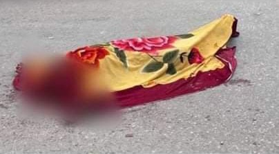 شهدت محافظة الإسماعيلية اليوم حدوث جريمة بشعة ، إقدام شاب على ذبح آخر أمام المارة لوجود خلافات بينهما ، وفصل رأسه عن جسده وسار بها بين المارة وسط ذهول المواطنين. تلقى اللواء منصور لاشين، مدير أمن الإسماعيلية، إخطارًا يفيد بارتكاب شاب جريمة قتل أمام المارة ، حيث أقدم على ذبح شاب والطواف برأسه بين المواطنين بسبب وجود خلافات بينهما. وبإنتقال عدد من قيادات الأمن لمكان الواقعة تبين صحة الواقعة ، وتم تشكيل فريق بحثي ، وجار التحقيق في الواقعة وكشف ملابساتها ، واتخاذ الإجراءات القانوية حيالها.