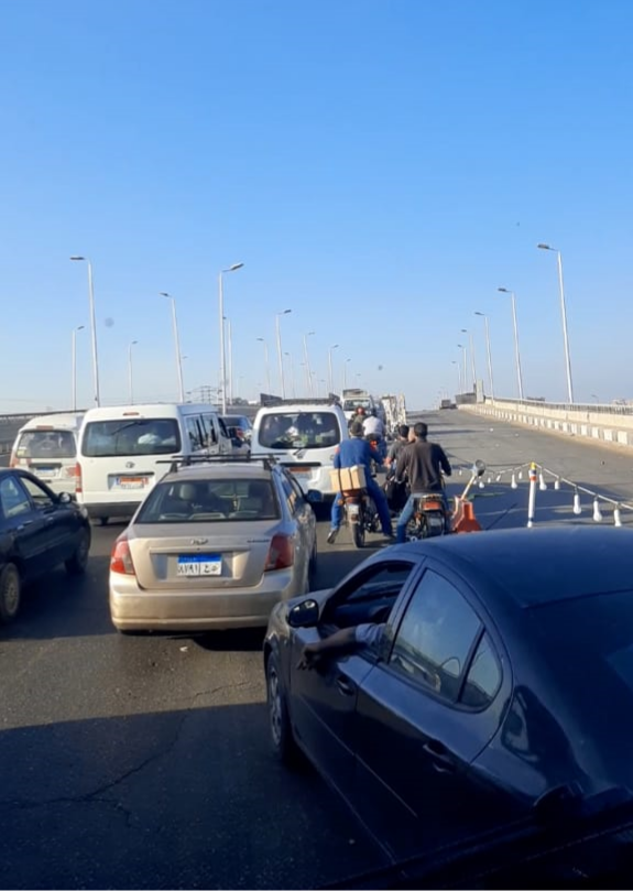 شهد طريق (القاهرة _الإسكندرية) الزراعي ، تواجد مكثف لضباط المرور ، وذلك لتنظيم حركة السير بسبب الإزدحام الذي يشهده الطريق . يتسبب بالإزدحام الغلق الجزئي لكوبري قها ، لإجراء عمليات صيانة للكوبري . وتم فتح طريق بديل بمحاذاة كوبرى قها ، مرورا بمنطقة المساكن حتى منطقة (مزلقان زكى) لتسهيل حركة المرور أمام السيارات.