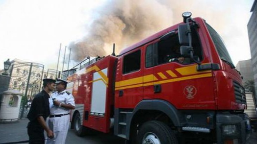 نجحت قوات الحماية المدنية بسوهاج،  في السيطرة على حريق اندلع فى منزلين بدائرة مركز البلينا جنوب  سوهاج. اندلع الحريق بسبب ماس كهربائي، ولم ينتج عن الواقعة  إصابات، واقتصرت الخسائر على احتراق المنقولات المنزلية، وموت بعض الطيور، وأُخطرت الوحدة المحلية، ومديرية التضامن لاتخاذ اللازم. تلقت مديرية أمن سوهاج، إخطارا من  مركز شرطة البلينا، بورود بلاغا بنشوب حريق بمنزل بدائرة المركز، انتقلت إلى مكان الواقعة قوات الحماية المدنية ، والقوات الأمنية . وتبين من الفحص نشوب الحريق بمنزل ملك «شاكر.ح.ع»، 30 سنة، عامل، وامتدت النيران لمنزل مجاور ملك شقيقه «كرم.ح.ع»، 45 سنة، عامل، ويقيمان بذات الناحية، وتم الدفع بسيارة إطفاء والسيطرة علي الحريق وإخماده دون حدوث إصابات.