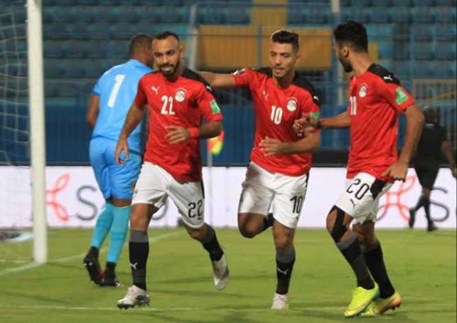 يستضيف المنتخب المصري ، منتخب أنجولا ، علي أرض ملعب برج العرب يو الثلاثاء الموافق 16  نوفمبر الحالي . تنطلق المباراة في تمام الساعة 3:00 عصرا ، ضمن الجولة الخامسة من المجموعة السادسة بتصفيات كأس العالم 2022 ، التي يتصدرها الفراعنة برصيد 11 نقطة ، بينما يحتل الجابون المركز الثاني برصيد  7 نقطة . تبث المباراة عبر قناة أون تايم سبورت ، التي تذيع جميع مباريات المنتخب  بكأس العالم . تشكيل منتخب مصر المتوقع  : حراسة المرمى: محمد الشناوي. خط الدفاع: أكرم توفيق - أحمد حجازي - أيمن أشرف - أحمد فتوح. خط الوسط: عمرو السولية - محمد النني. خط الوسط الهجوم: محمد صلاح - عبدالله السعيد - محمد شريف. خط الهجوم: مصطفى محمد