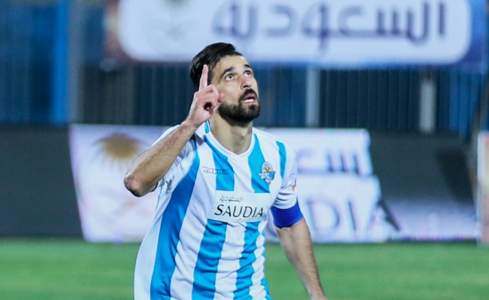 أعلن الدكتور مصطفي المنيري ، رئيس الجهاز الطبي لنادي بيراميدز ، أن الجهاز الطبي للمنتخب عقب عودة البعثة من أنجولا أخضع عبد الله السعيد لأشعة وفحوصات طبية شاملة . أثبتت إصابته بشد من الدرجة الأولى في العضلة الخلفية وبالتالي خروجه من معسكر المنتخب، وغيابه عن مباراة الجولة الأخيرة لتصفيات المونديال أمام الجابون يوم الثلاثاء المقبل كان الدكتور مصطفى المنيري ، قد تلقي اتصالا من الدكتور محمد أبو العلا طبيب المنتخب الوطني الأول حول الحالة الطبية لقائد بيراميدز عبد الله السعيد بعد الإصابة التي تعرض لها خلال مباراة أنجولا الأخيرة. الجدير بالذكر أن عبد الله السعيد شعر بالآلام في الخلفية عند الدقيقة ٣٠ من انطلاق مباراة أنجولا، ولكنه تحامل على نفسه حتى نهاية الشوط الأول، وبين الشوطين أبلغ الطبيب الجهاز الفني باستحالة إكمال السعيد للمباراة حتى لا تتفاقم إصابته.
