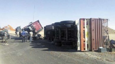 Photo of انقلاب مقطورة يتسبب بتعطل حركة المرور بأسوان