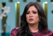 Photo of ياسمين عبد العزيز تبكي في أول ظهور لها بعد التعافي.. لقيت معدتي برا وجاتلي رسالة التربة بتجهز