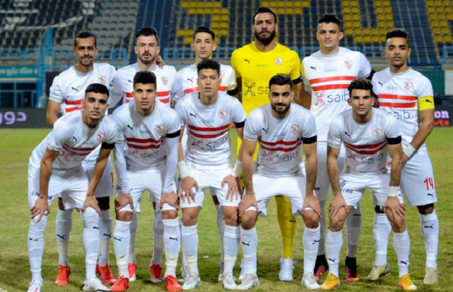 الزمالك مع الوداد البيضاوي بعد قرعة دوري أبطال إفريقيا كشفت قرعة دور المجموعات من دوري أبطال إفريقيا عن وقوع الزمالك في مجموعة قوية مع الوداد البيضاوي المغربي وفريقي بيترو أتلتيكو وساجرادا اسبيرانسا من أنجولا. مواجهات الزمالك مع أندية المجموعة الرابعة الوداد البيضاوي التقى الزمالك مع نظيره الوداد البيضاوي من قبل في بطولات أفريقيا 3 مرات حقق الفوز مرتين وخسر مباراة وحيدة. وكانت البداية في السوبر الإفريقي 2003 وفاز الزمالك 3-1، قبل أن يلتقيا في نصف نهائي دوري الأبطال 2016، وفاز الزمالك بالقاهرة برباعية نظيفة قبل أن يخسر في المغرب 5-2. بيترو أتلتيكو خاض الزمالك مع بيترو أتلتيكو الأنجولي في بطولات إفريقيا مرتين فقط في دور المجموعات لكأس الكونفيدرالية 2019 وتعادلا في الإسكندرية 1-1 وفاز الزمالك في لواندا 1-0. ولم يلعب الزمالك من قبل فريق اسبيرانسا الأنجولي لتكون أول مواجهة بين الناديين. وخاض الزمالك 10 مباريات مع أندية أنجولا حقق الفوز في 5 مباريات، وتعادل في 4 لقاءات، وخسر الأبيض مرة وحيدة فقط. نتائج قرعة مجموعات أبطال إفريقيا 2022/2021 المجموعة الأولى: الأهلي - صن داونز - الهلال - المريخ المجموعة الثانية: الرجاء - حوريا كوناكري - وفاق سطيف - أمازولو المجموعة الثالثة: الترجي - النجم الساحلي - شباب بلوزداد - جوانينج المجموعة الرابعة: الوداد المغربي - الزمالك - بترو أتلتيكو - ساجرادا وتم تقسم المستويات بناء على تصنيف الأندية الإفريقية، الذي يعتمد على نتائج الفرق خلال الـ5 سنوات الأخيرة. ومن المقرر أن تقام مباريات دور المجموعات عقب انتهاء بطولة الأمم الإفريقية، التي تستضيفها الكاميرون خلال الفترة من 9 يناير حتى 6 فبراير 2022. وحدد الاتحاد الإفريقي «كاف» مواعيد مباريات دور المجموعات، التي ستكون مضغوطة إلى حد كبير، خلال الفترة من 11 فبراير 2022 حتى 2 أبريل 2022، بسبب كأس أمم إفريقيا. وأعلن «كاف» مواعيد مباريات دور المجموعات على النحو التالي: مواعيد مباريات دور المجموعات بدوري أبطال إفريقيا الجولة الأولى: 11 - 12 فبراير 2022. الجولة الثانية: 18 - 19 فبراير 2022. الجولة الثالثة: 25 - 26 فبراير 2022. الجولة الرابعة: 11 - 12 مارس 2022. الجولة الخامسة: 18 - 19 مارس 2022. الجولة السادسة: 1 - 2 أبريل 2022 وسيتم السماح للصفقات الجديدة بالمشاركة في دور المجموعات بعدما غابت عن الدور التمهيدي لعدم قيدها في القائمة الإفريقية. وسيشارك مع الأهلي كل من: بيرسي تاو، ولويس ميكيسوني، وحسام حسن، وكريم فؤاد، والعائدان من الإعارة: أحمد عبدالقادر، وعمار حمدي. فيما سيشارك مع الزمالك العائدون من الإعارة فقط، نظرًا لوقف القيد، وهم: محمد أوناجم، ومصطفى فتحي، وعمر السعيد، ورزاق سيسيه. وكان الأهلي قد حقق لقب بطولة دوري أبطال إفريقيا الموسم الماضي على حساب نظيره كيزر تشيفز، للمرة العاشرة فى تاريخة، وحقق لقب السوبر الإفريقي على حساب نظيره الرجاء البيضاوي المغربي بركلات الترجيح. تأهل فريق الزمالك لدور المجموعات بدورى أبطال أفريقيا، بعدما كرر فوزه على توسكر الكيني بأربعة أهداف دون رد، في المباراة التي جمعت الفريقين،على استاد الجيش ببرج العرب، في إياب دور الـ32 لبطولة دوري أبطال أفريقيا، بعدما كان الفريق الأبيض قد فاز في لقاء الذهاب الذي أقيم على استاد نيايو الوطني بكينيا بهدف دون رد، سجله المغربي أشرف بن شرقي. تأهل الأهلي إلى دور المجموعات لدوري أبطال إفريقيا 2021/2022 بتغلبه على ضيفه الحرس الوطني بنتيجة (6-1) في إياب دور الـ32 للمسابقة. وتعادل بطل إفريقيا في مباراة الذهاب في النيجر (1-1)، ليصعد إلى دور المجموعات لدوري الأبطال (دور الـ16) بفوزه 7-2 في مجموع المباراتين. موضوعات قد تهمك: طريق مصر في أمم إفريقيا.. 3 سيناريوهات أصعبها مواجهة الجزائر أو السنغال | صور رسميًا.. تصنيف المنتخبات الإفريقية الـ 10 المتأهلة إلى الدور الحاسم.. موقف مصر وموعد القرعة