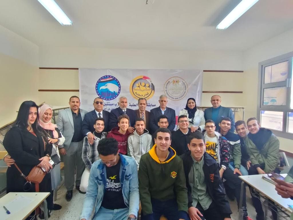 أعلن حسين مصطفى مدير عام إدارة بنها التعليمية نتيجة مسابقة أوائل الطلبة التي نظمتها إدارة بنها التعليمية بالتعاون مع حزب مستقبل وطن بمركز ومدينة بنها والمقامة بمدرسة الشيماء الثانوية بنات ببنها. في إطار بروتوكول التعاون الموقع بين وزاره التربية والتعليم وحزب مستقبل وطن لتنشيط العملية التعليمية والتنافسية بين الطلاب وتنفيذا لتوجيهات الدكتور ياسر محمود وكيل وزاره التربيه والتعليم واشراف سماح ابراهيم وكيل المديرية . وأشار مدير إدارة بنها التعليمية إلى أنه تم إعلان نتيجة المسابقة بحضور قيادات الإدارة والحزب ومنهم عبد الوهاب طه مدير التوجيه الفني والمشرف علي هيئة التحكيم المكونة من الموجهين الاوائل ومحمد عفت مدير العلاقات العامة والمشرف على المسابقة وبحضور أعضاء حزب مستقبل وطن ومنهم اللواء مجدي سيف عضو مجلس النواب وأمين عام مساعد لإمانة حزب مستقبل وطن في القليوبية وسامى عبد الوهاب أمين الحزب ببندر بنها وولاء فرج الامين المساعد ببندر بنها ووسام نبيل امين التثقيف ببندر بنها وجمال صبيح أمين تنمية الموارد البشرية ببندر بنها وحمادة أحمد أمين بندر بنها ومن مركز بنها هاني سيف أمين حزب مستقبل وطن بمركز بنها وإبراهيم أبو النصر امين تنظيم حزب مستقبل وطن . حيث أعلنت لجنة التحكيم فوز مدرسة الرواد الخاصة بالمركز الاول في المرحلة الابتدائية وفازت بالمركز الاول بالمرحلة الإعدادية بمدرسة ٢٥يناير الاعدادية بنات وفاز بالمركز الأول للمرحلة الثانوية مدرسة دجوي الثانوية ووجه حسين مصطفى مدير عام إدارة بنها الشكر والإحترام والتقدير لجميع المدارس المشاركة في المسابقة ولكل من قام بتنفيذ هذا العمل وخاصة ادارة مدرسة الشيماء الثانوية بنات للإستضافة وتجهيز المدرسة لتلك الفعاليات.