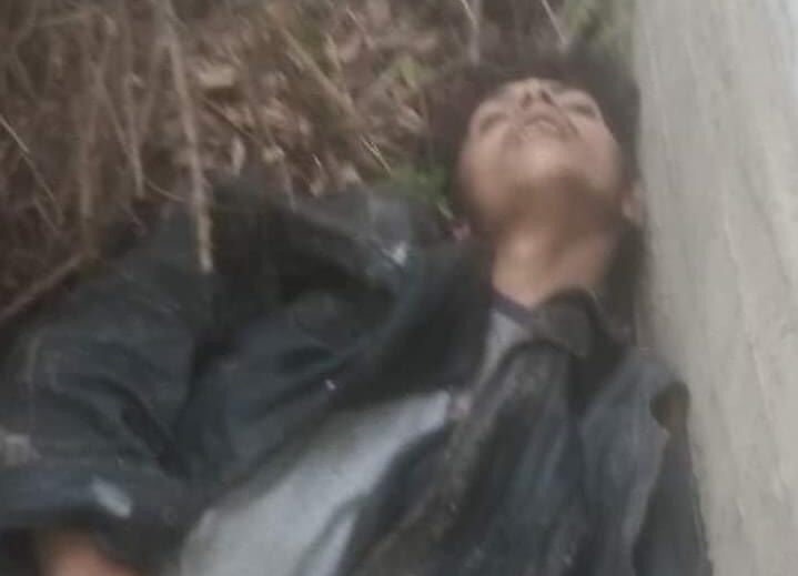 عثر عدد من الأهالي على جثة شاب مجهول الهوية بجوار كشك كهرباء أمام شبكة كهرباء شربين بمحافظة الدقهلية وعلى الفور تكثف الأجهزة الأمنية من جهودها لكشف هويته وسبب الوفاة . وكان قد ورد إخطار لمدير أمن الدقهلية من مدير المباحث الجنائية يفيد بورود بلاغ لمأمور مركز شرطة شربين من عدد من الأهالي بعثورها على جثة شاب بجوار  كشك الكهرباء أمام شبكة كهرباء شربين ولم يستدل عن هويته. بانتقال ضباط المباحث إلى مكان البلاغ تبين أن الجثة لشاب يرتدى ملابسه كاملة ولا يوجد مع أي إثبات شخصية. وجرى نقل الجثمان إلى المشرحة على ذمة تصرفات النيابة وجارى تحرير المحضر اللازم بالواقعة وإخطار النيابة لمباشرة التحقيقات. وجاري الآن التحقيق في الواقعة لكشف ملابسات الحادث